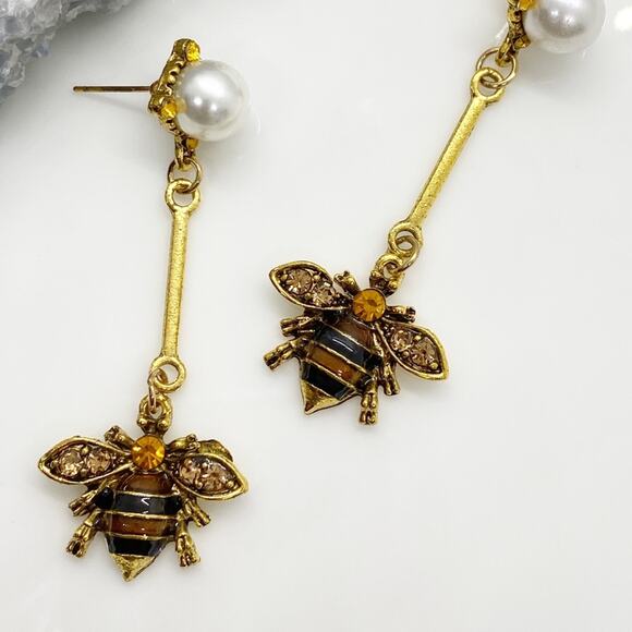 NEW Bee’s Day Off Dangle Earrings - Picture 2 of 15